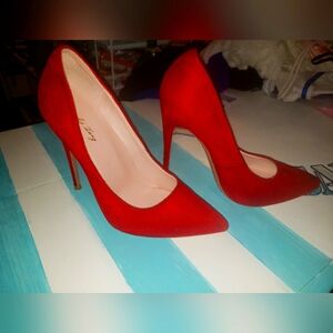 Elisabet Tang Women Pumps, Pointed Toe High Heels size 7